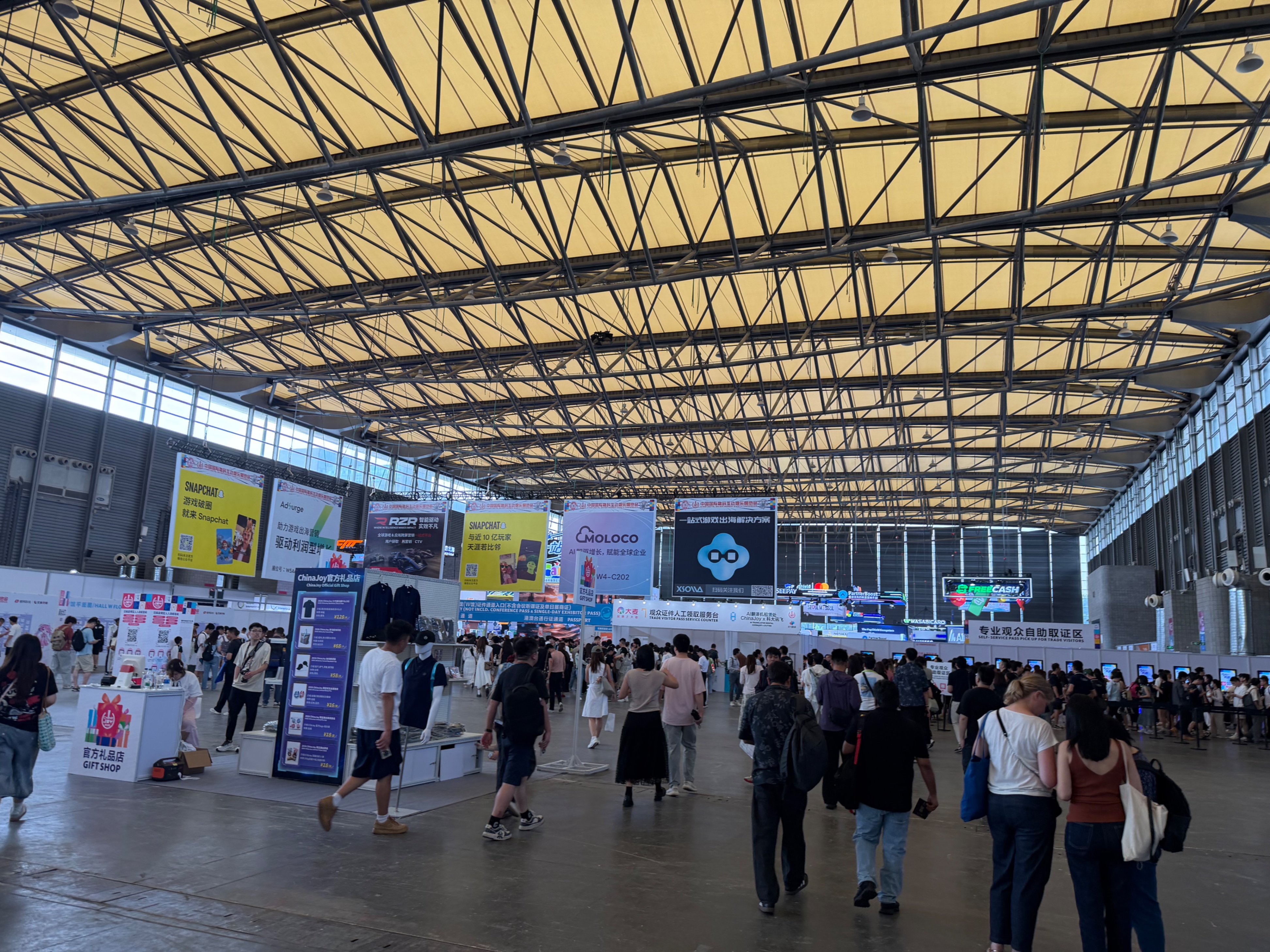 第一次来 #ChinaJoy，今天主要去了的是商业的区域（周日去游戏区），基本上可以总结为： 2