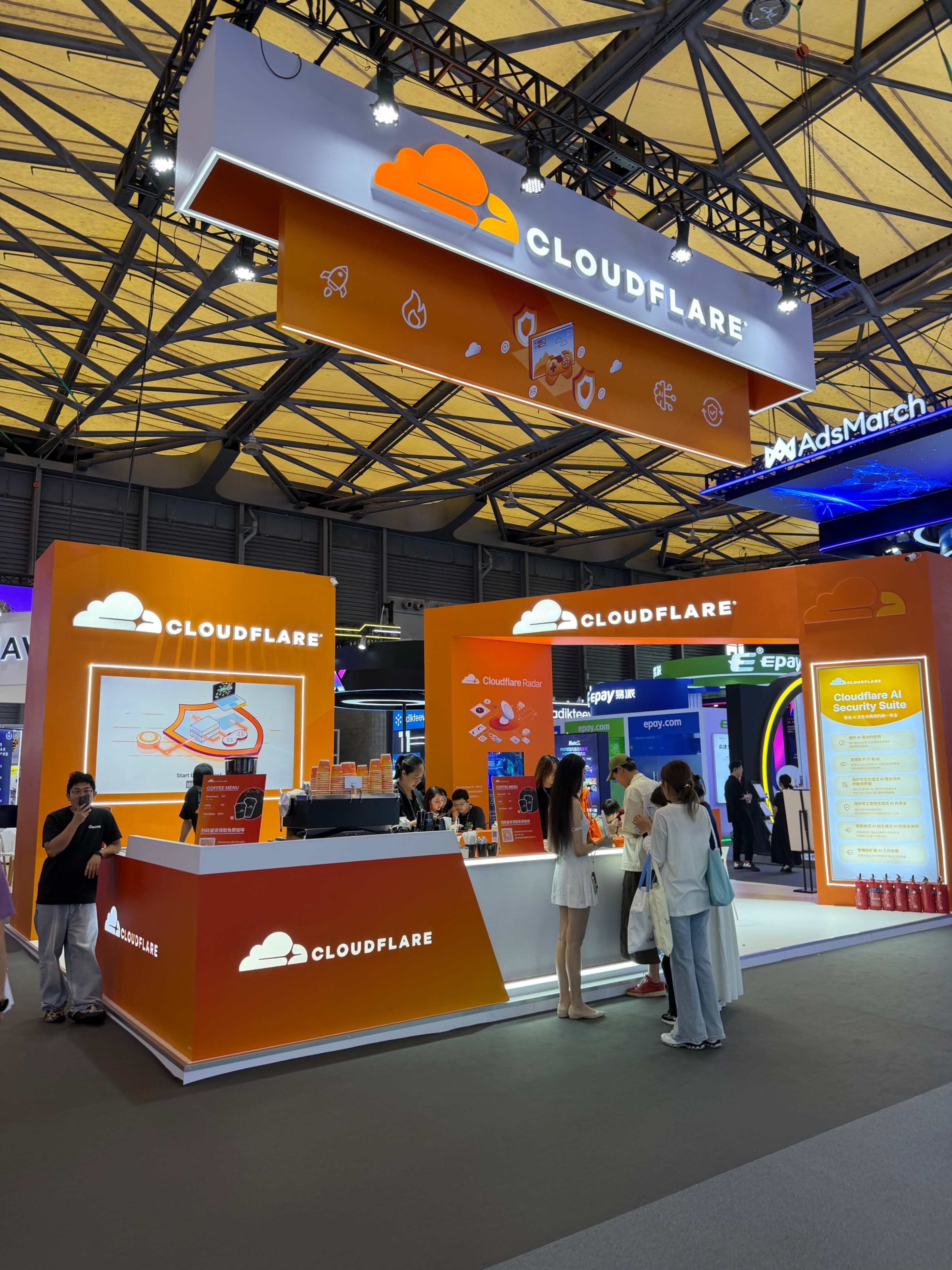 第一次来 #ChinaJoy，今天主要去了的是商业的区域（周日去游戏区），基本上可以总结为： 5