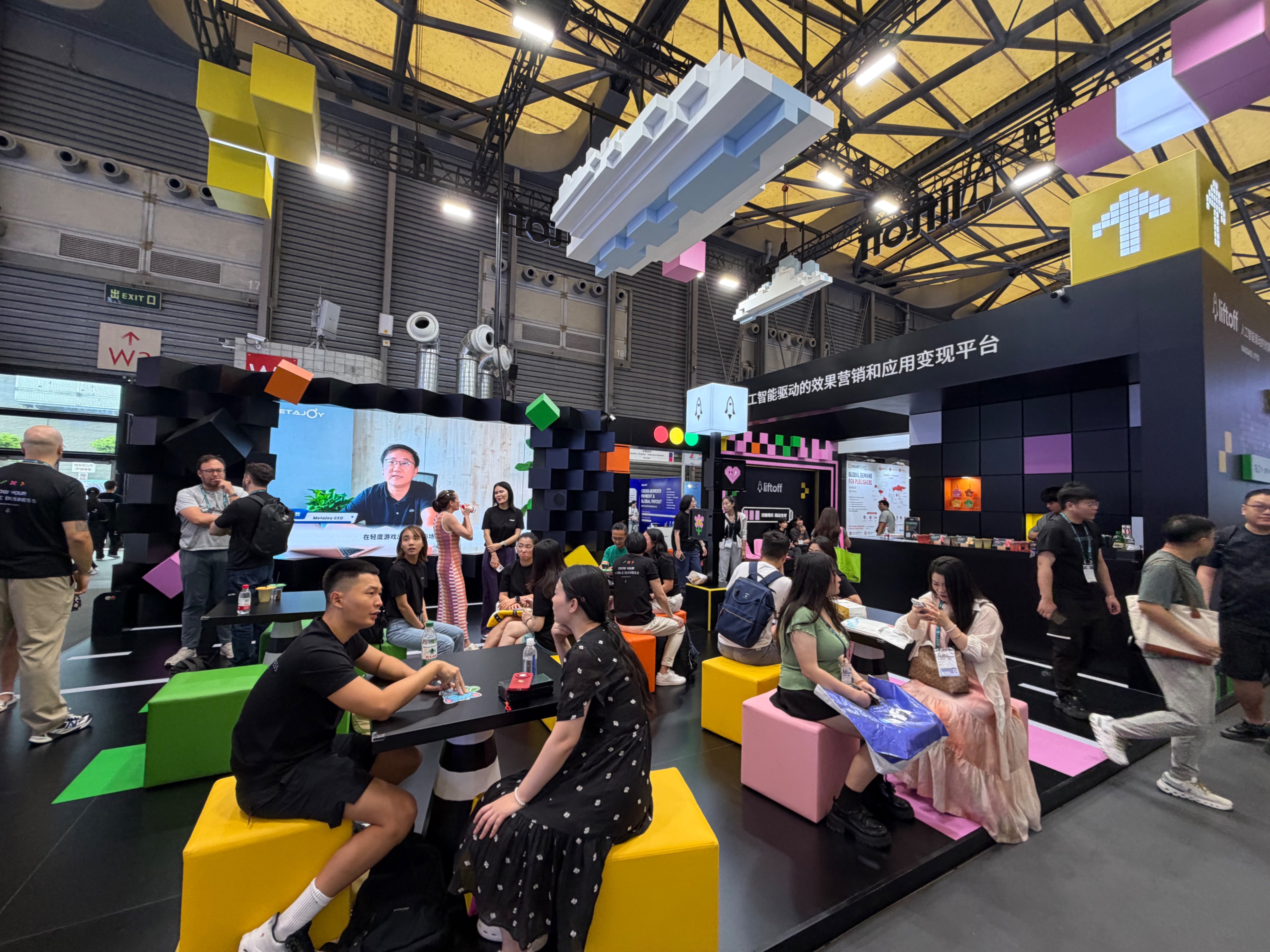 第一次来 #ChinaJoy，今天主要去了的是商业的区域（周日去游戏区），基本上可以总结为： 6
