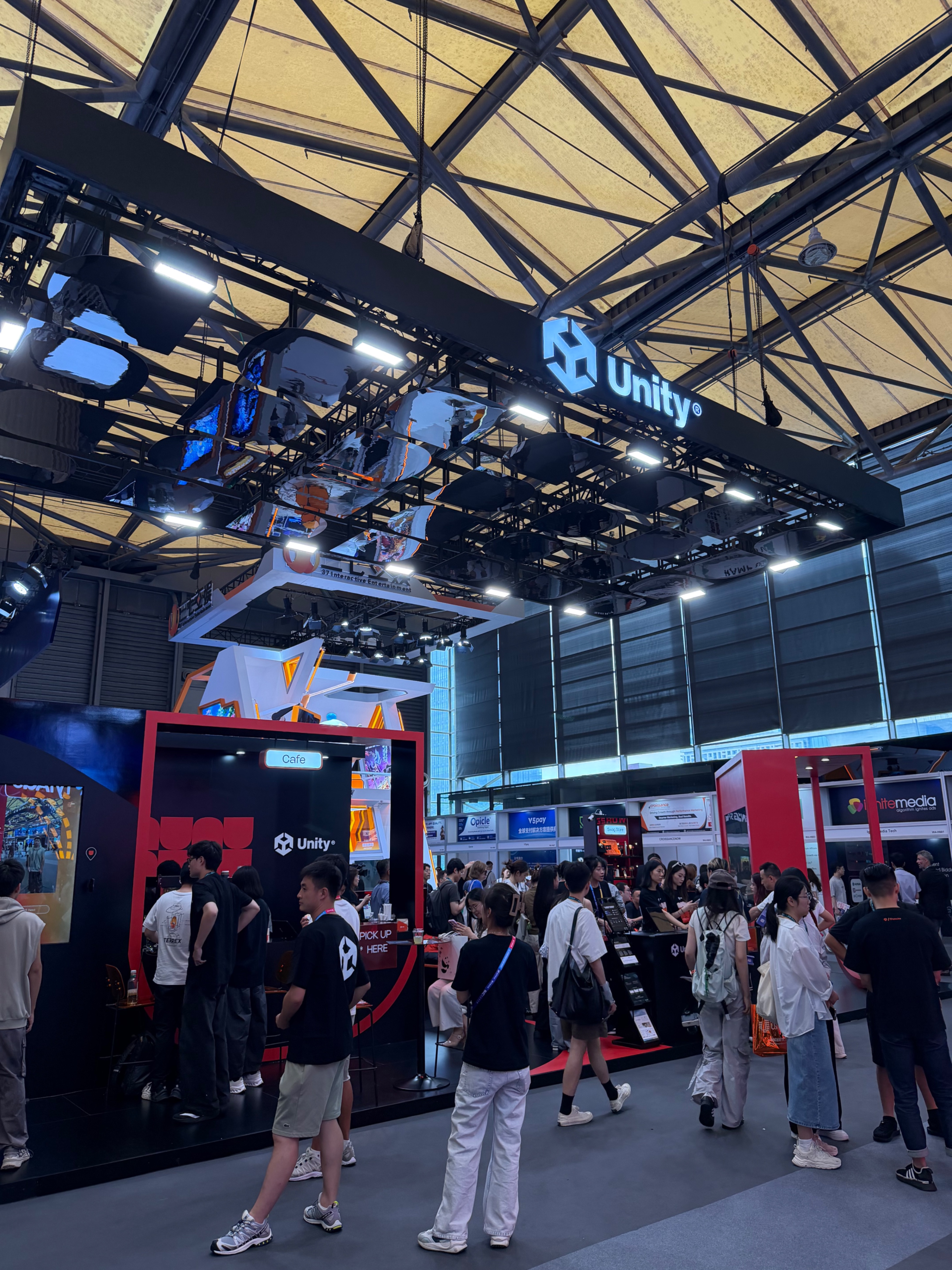 第一次来 #ChinaJoy，今天主要去了的是商业的区域（周日去游戏区），基本上可以总结为： 7